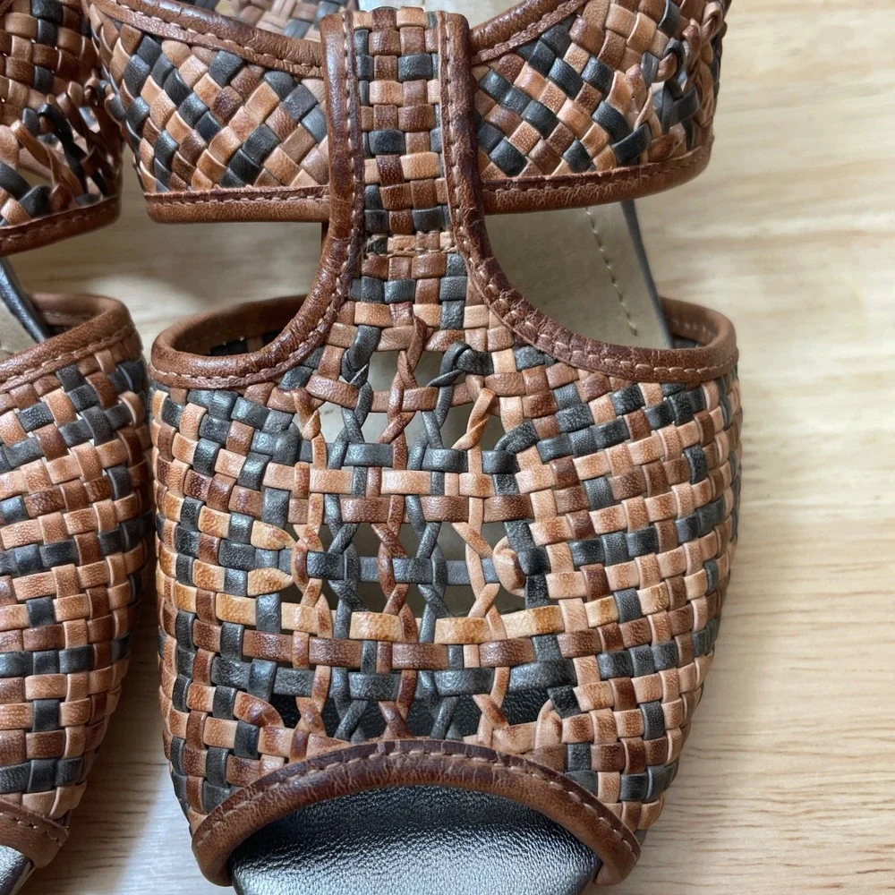 FRYE Ramsey Woven Leather Slingback Heels Peep Toe Wooden Block Heel Brown‎